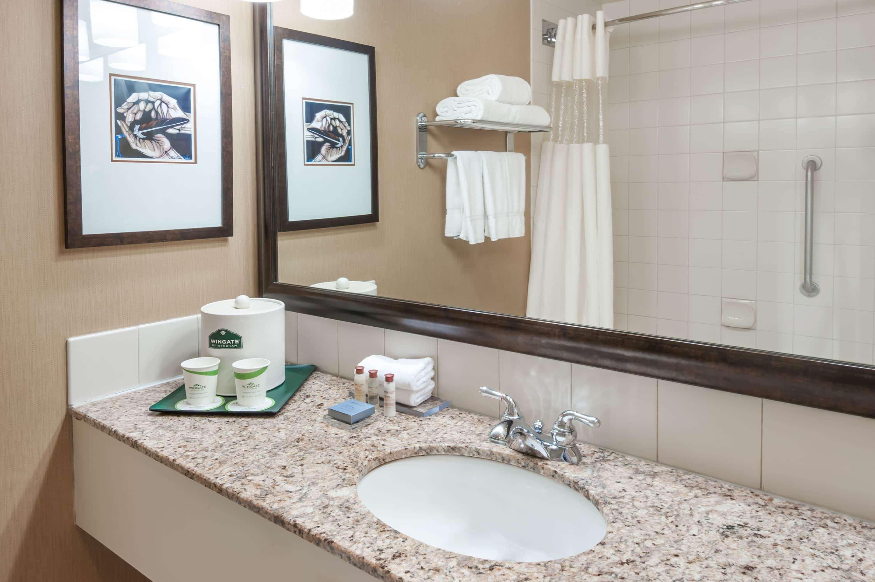 Wingate By Wyndham - Edmonton West Ξενοδοχείο Εξωτερικό φωτογραφία