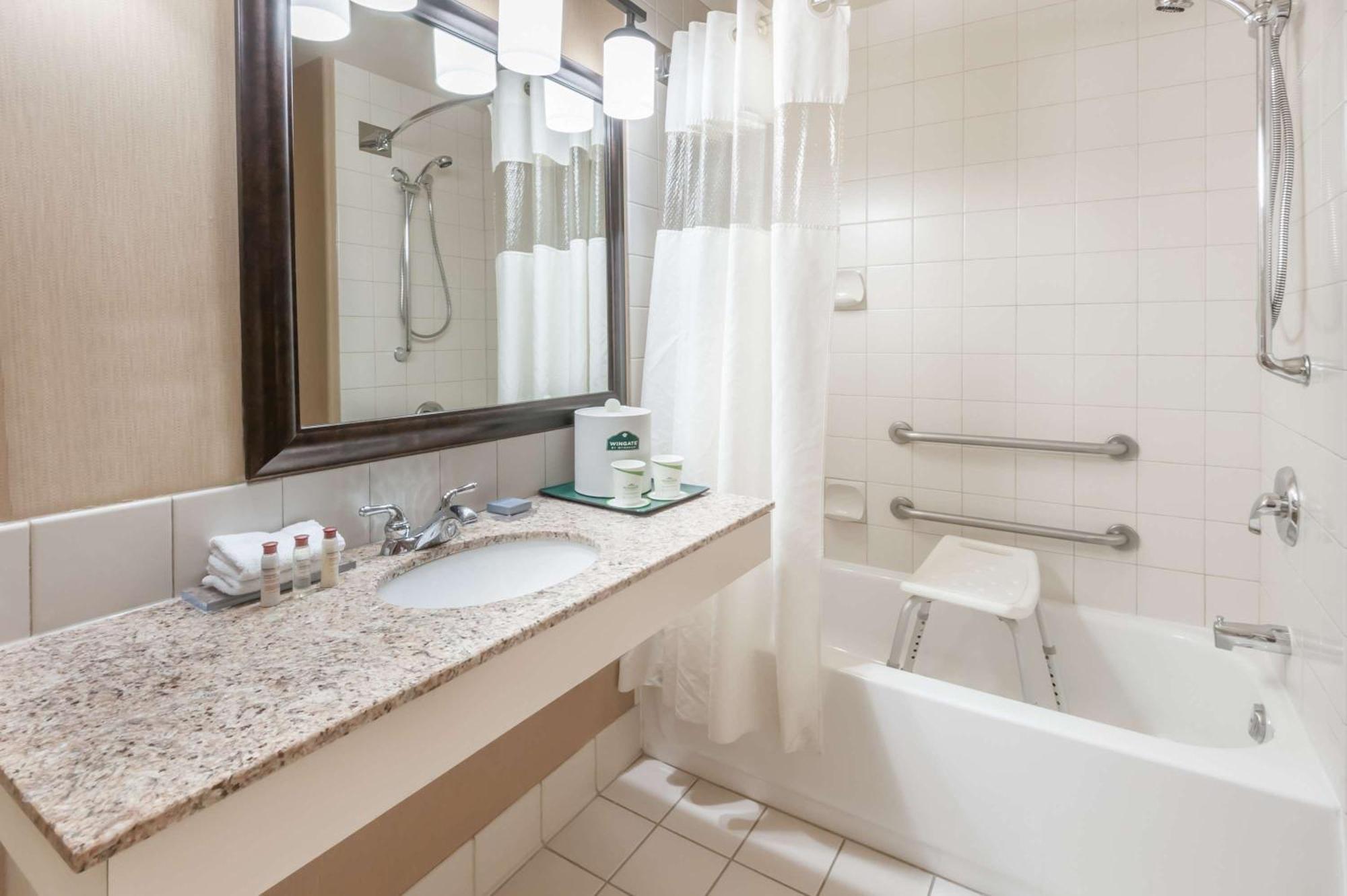 Wingate By Wyndham - Edmonton West Ξενοδοχείο Εξωτερικό φωτογραφία
